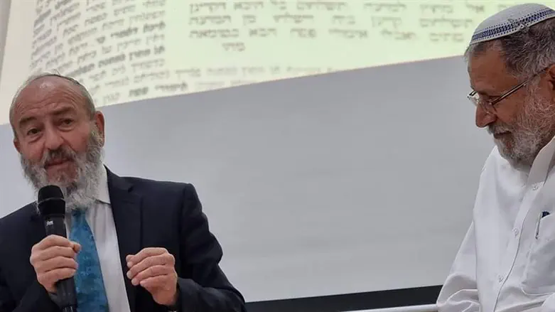 הרב יצחק שלמה (מימין) והרב יצחק הלוי