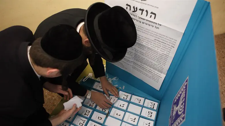 חרדים מצביעים בבחירות. ארכיון
