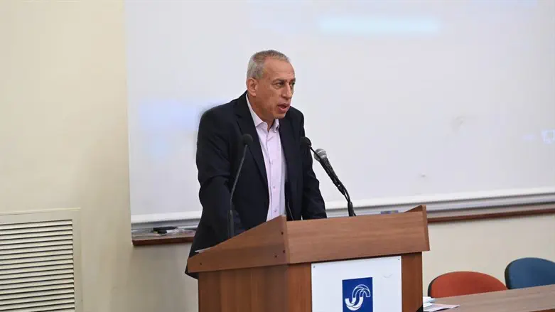 פרופ' נחמן אש