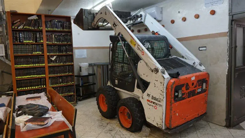 הטרקטור בבית הכנסת