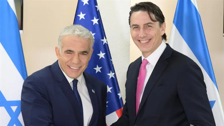 יאיר לפיד ועמוס הוכשטיין