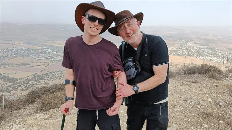 יהודה הישראלי עם אביו דודי