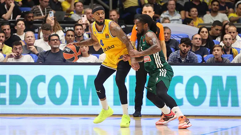 לורנזו בראון מול פנתנאייקוס