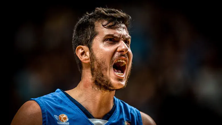 גיא פניני במדי הנבחרת