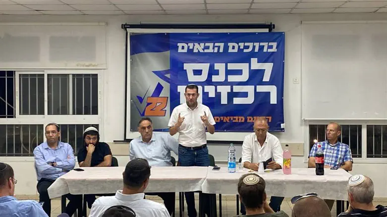 יוסי דגן במהלך כינוס מטה V22