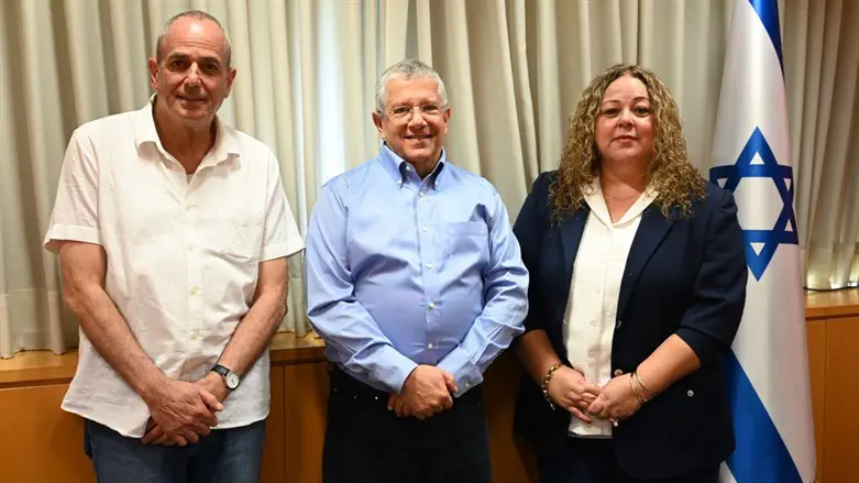 ינקו, אשל וצין