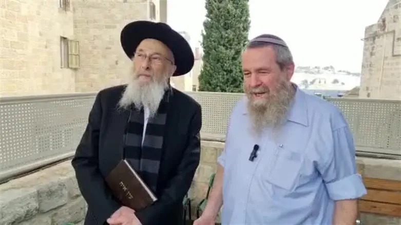 ח"כ אבי מעוז עם הרב טאו לאחר ההצבעה בקלפי
