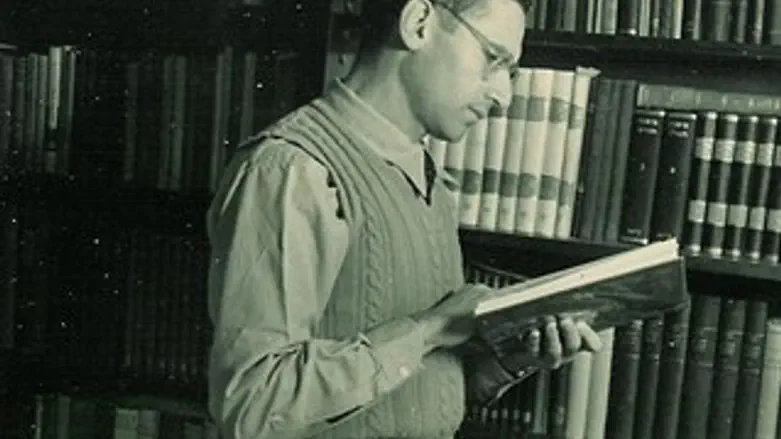 ד"ר חמיאל מנהל בי"ס בפולין