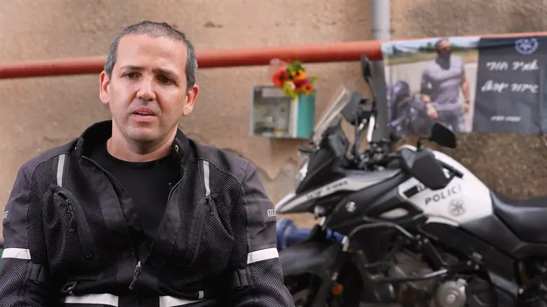 עמוס בשירי חברו של אמיר חורי