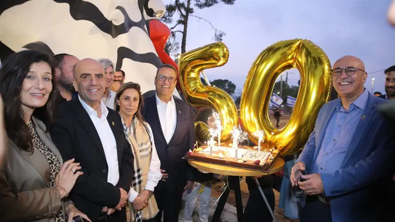 משה ליאון חונך את המפלצת