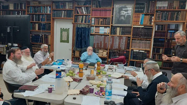 רבני מועצת ישיבות ההסדר אצל הרב חיים דרוקמן. ארכיון