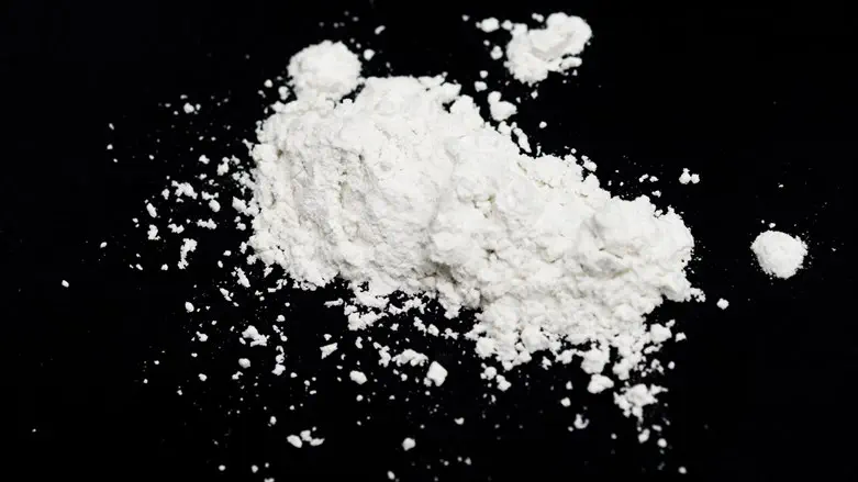 White powder (illustrative)