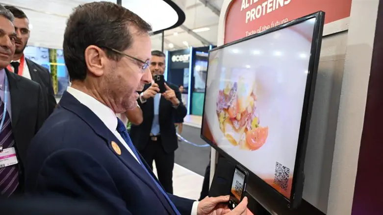 הרצוג בחנוכת הביתן