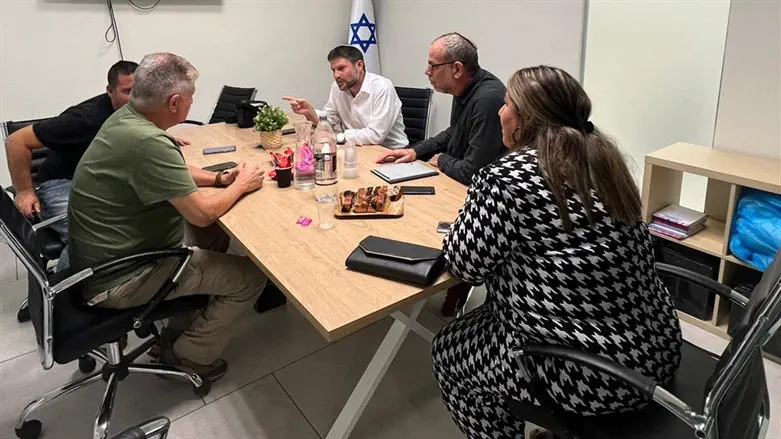 סמוטריץ' עם חברי פורום בוחרים בחיים