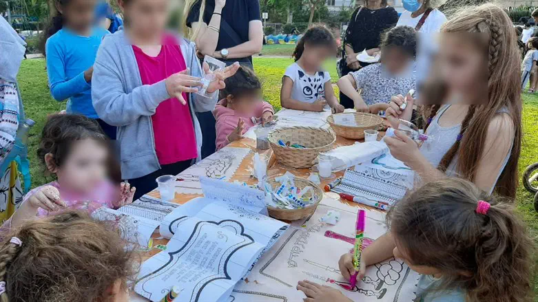 דורשים זהות