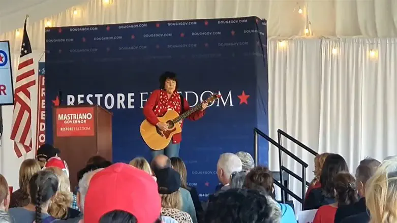 Jaymie Bellet serenades GOP gubernatorial candidate Doug Mastriano