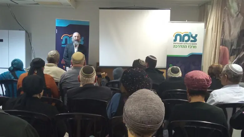 הרב פרל באירוע לזכר הרב רוזן