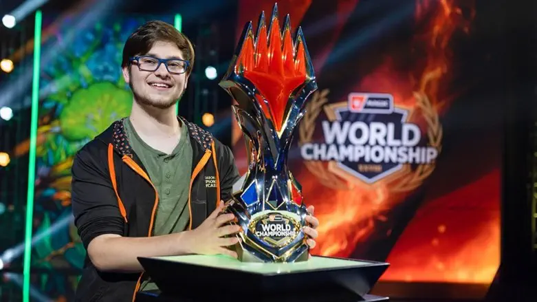 Nathan Steuer is the 2022 World Champion of Magic: The Gathering