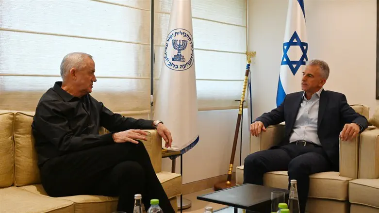 בני גנץ ודוד ברנע