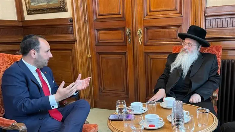 מיכאל פרייליך והרב פנחס פדווה