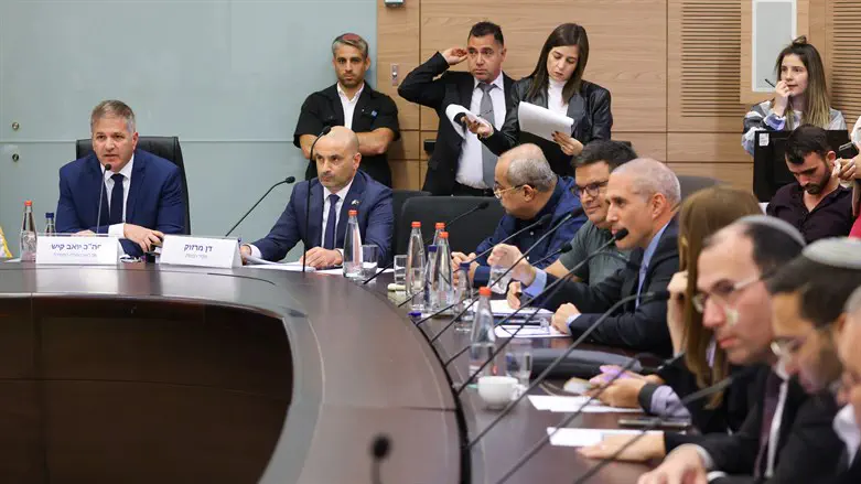 The Arrangements Committee