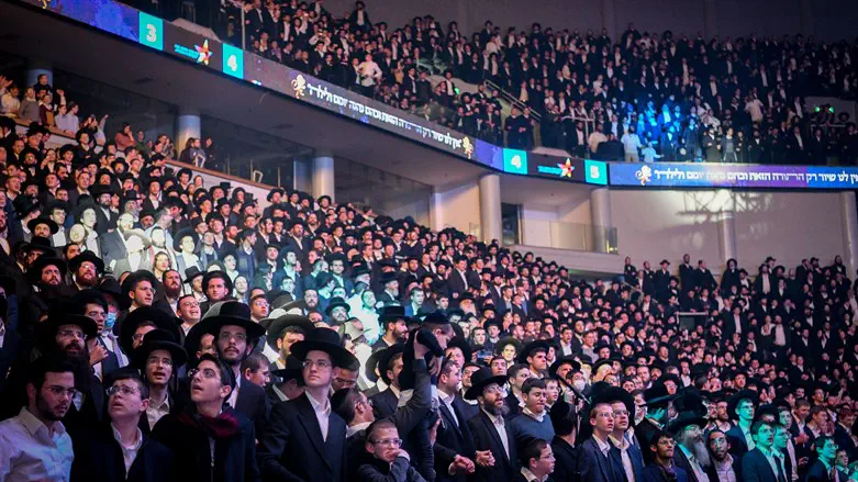 תלמידי ישיבות בחגיגות סיום הדף היומי