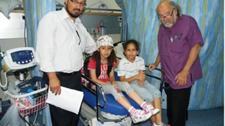 ד"ר דניאל בן דוב, חלק מהילדים שנפגעו, ואחראי 