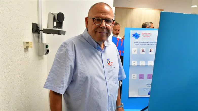 ארנון בר דוד