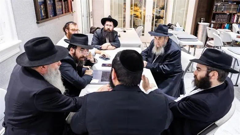 השלוחים נפגשים