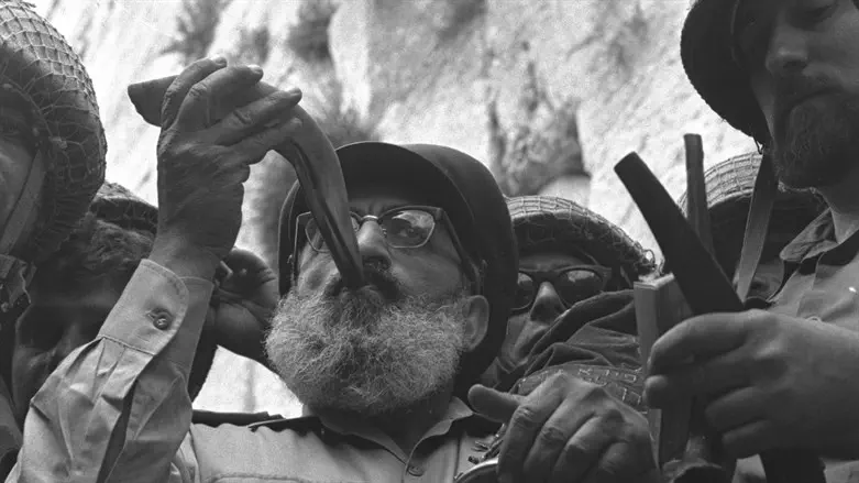 הרב שלמה גורן בכותל