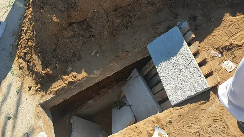 מעדה לתוך קבר