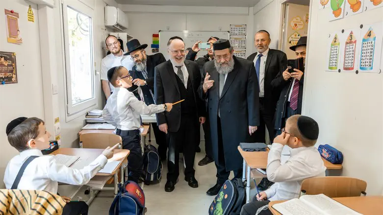 חברי הועידה מבקרים בקהילת 'תקווה'