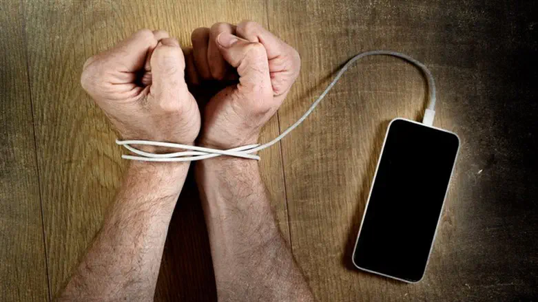 התמכרות לרשת החברתית