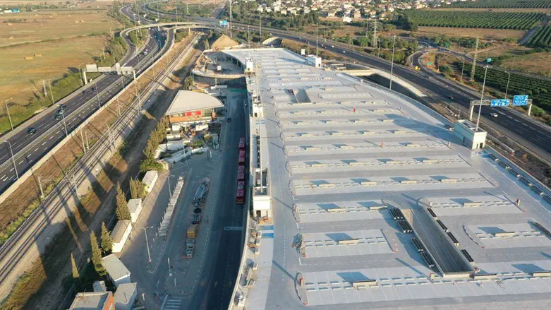  חניון הנתיב המהיר המשודרג במחלף שפירים