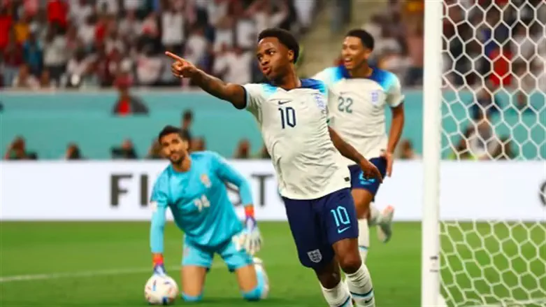 אנגליה חוגגת ניצחון גדול עם פתיחת הטורניר