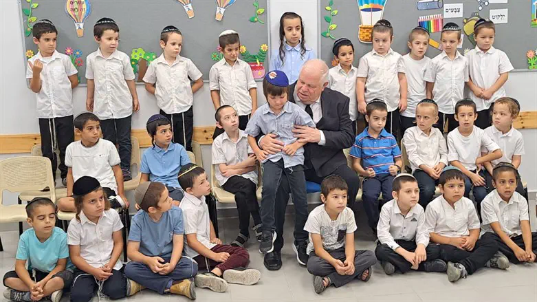 ראש העיר עם ילדי נוף הגליל