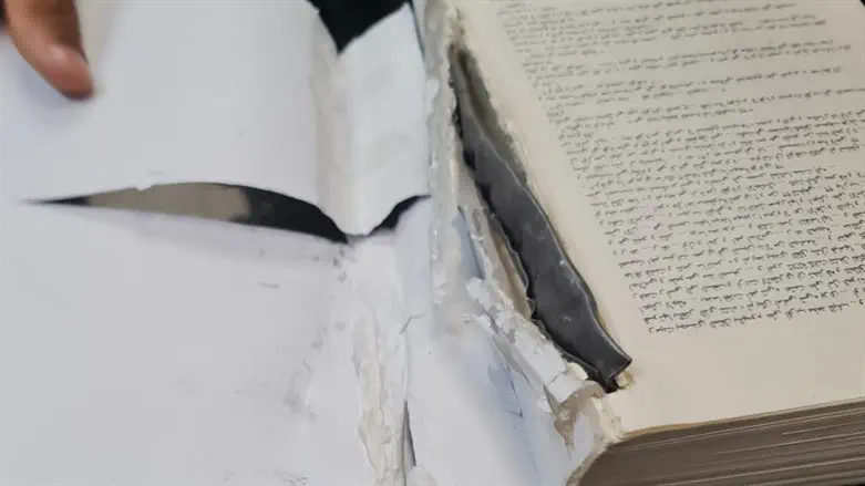 Под обложкой книги