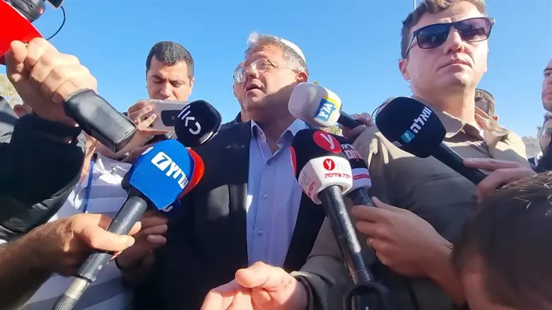 Итамар Бен-Гвир на месте теракта в Иерусалиме