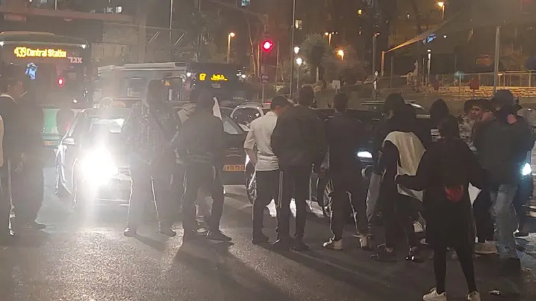 Протестующие блокируют шоссе №1