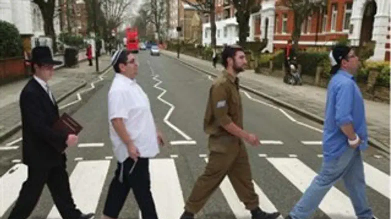 החיפושית מתהפכות בקברן