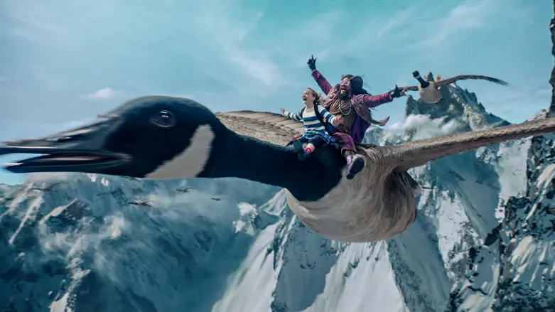 Marlow Barkley as NEMO and Jason Momoa as FLIP in Slumberland.