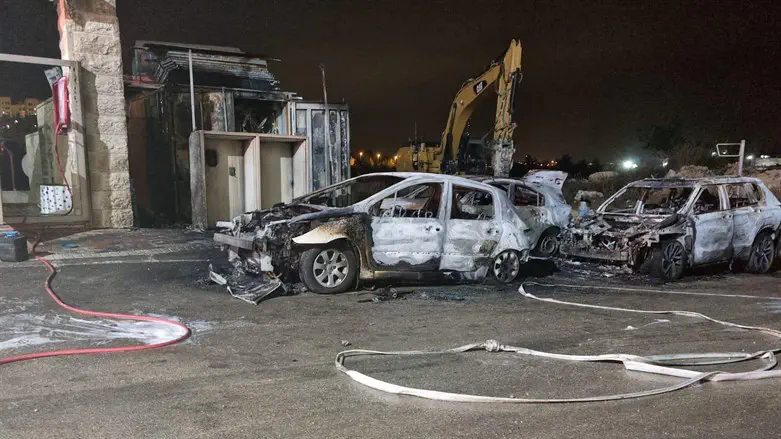 שריפת רכבים באבו גוש  