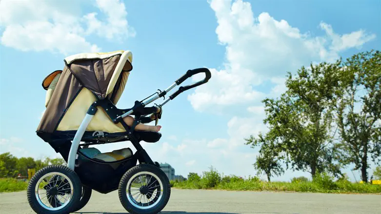 stroller (illustration)