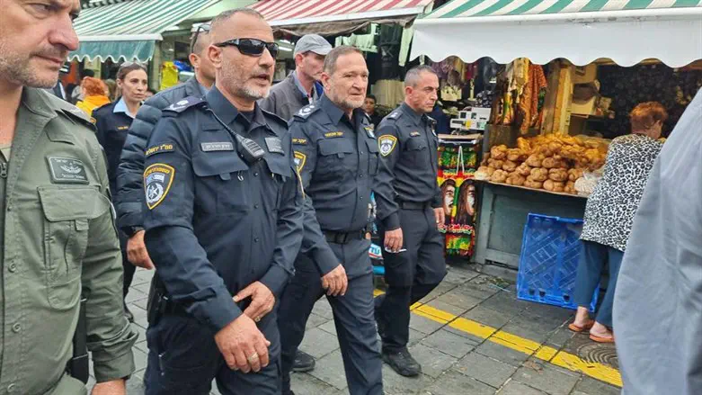 Комиссар полиции Яаков Шабтай в центре Иерусалима