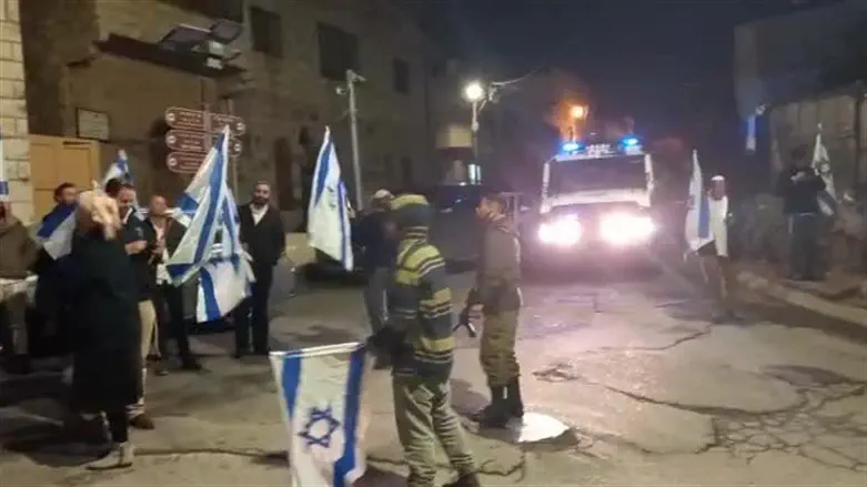 תושבי הישוב היהודי בחברון מחזקים את החיילים