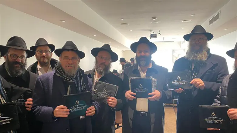 התפילים שחולקו ליהודים באוקראינה