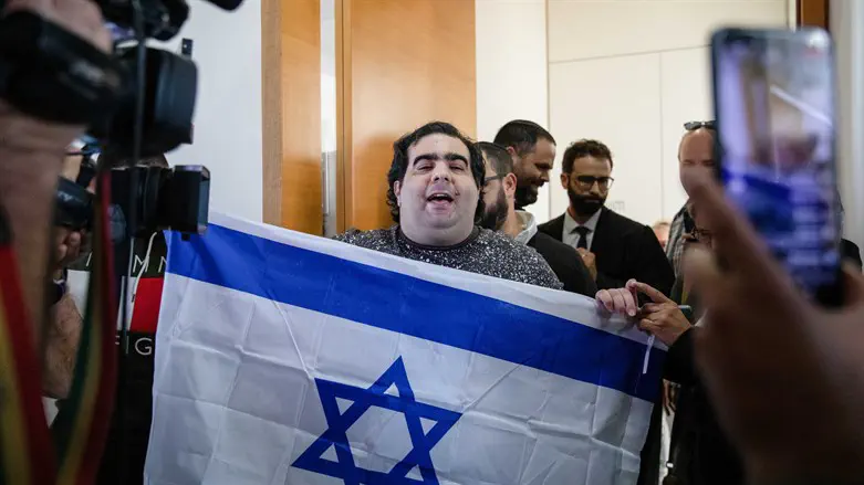 מור ג'אנאשווילי ביציאה מבית המשפט