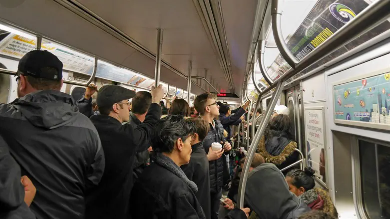 Вагон метро в Нью-Йорке train