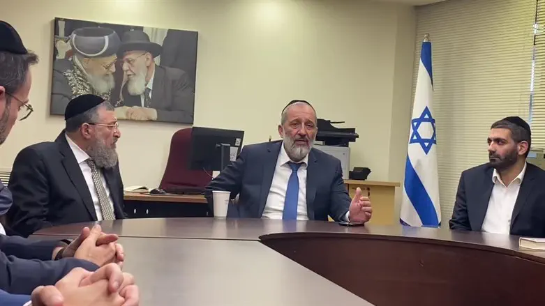 אריה דרעי בישיבת סיעה