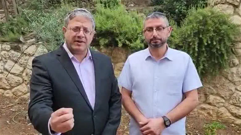 בן גביר עם אביו של החייל